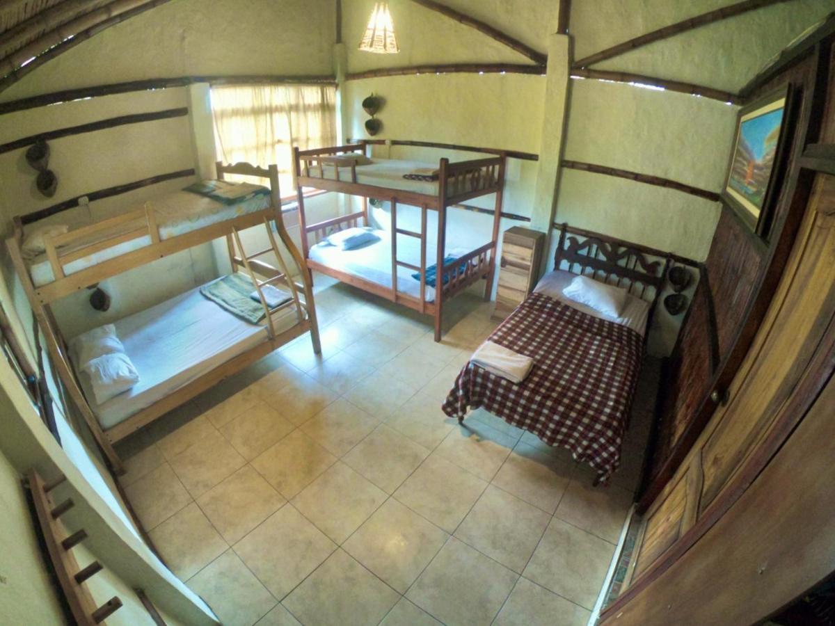 Hostal Moai Montañita Eksteriør bilde