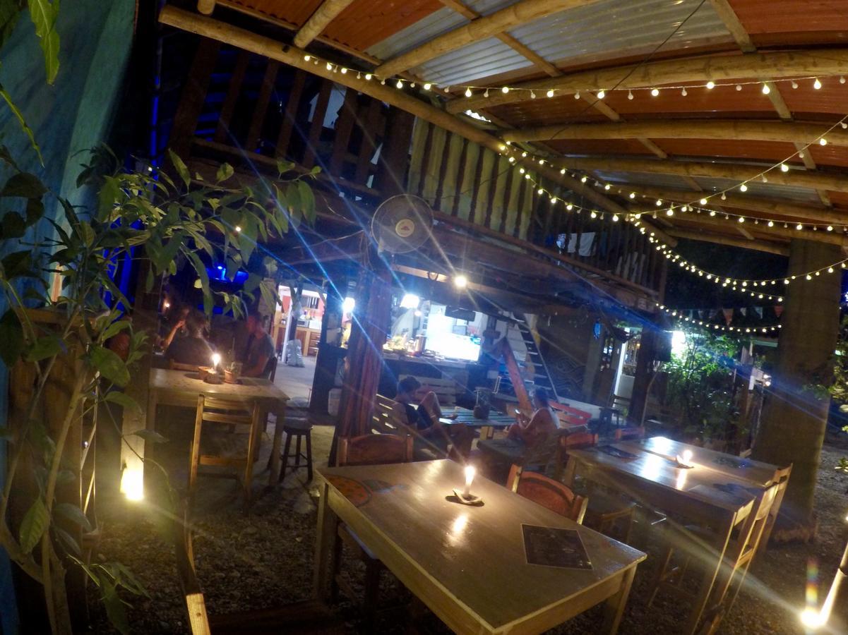 Hostal Moai Montañita Eksteriør bilde